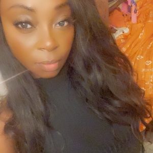 Meet your Posher, Ebony